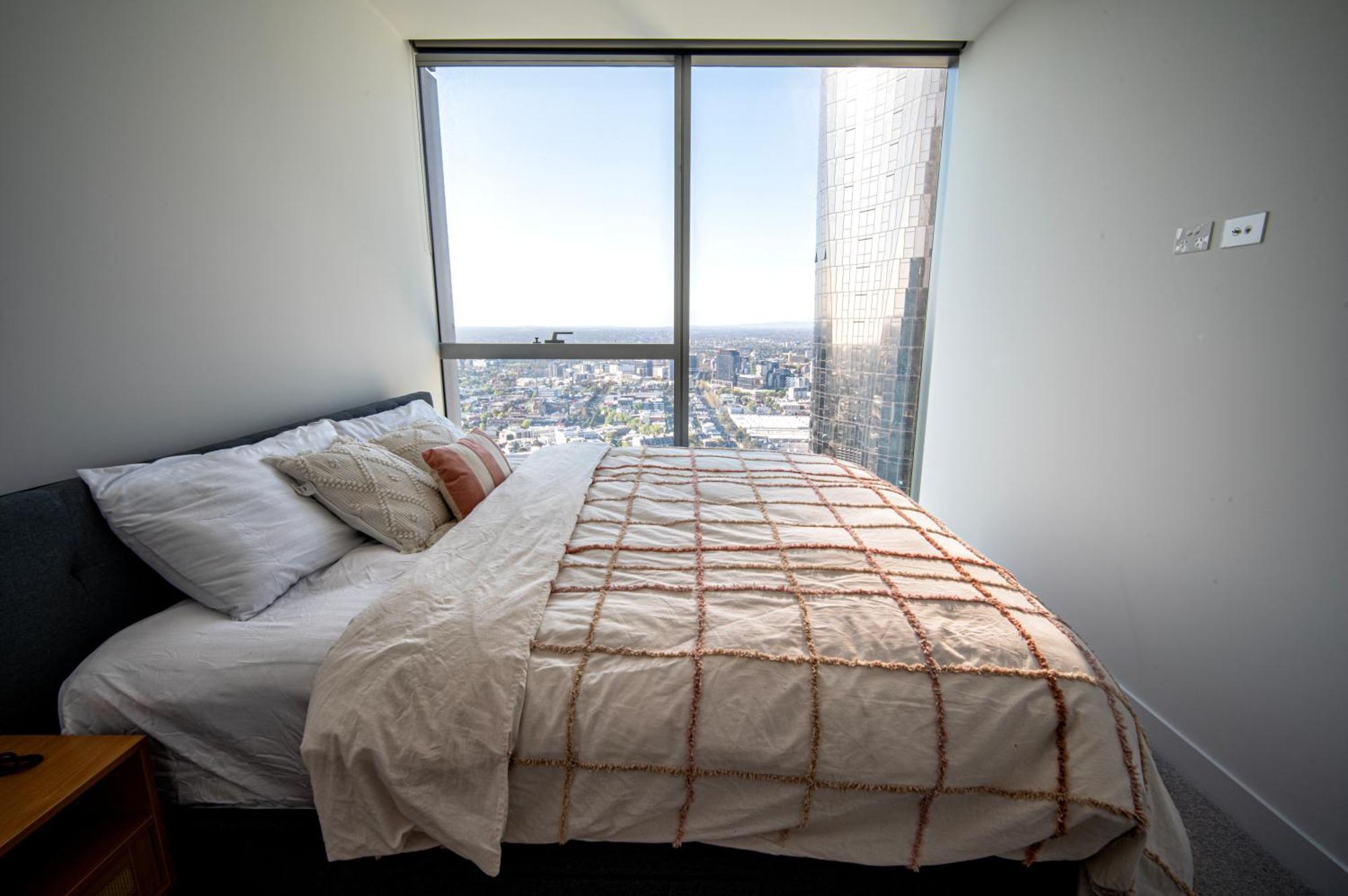 A Lux 2br Next To Southern Cross Views
