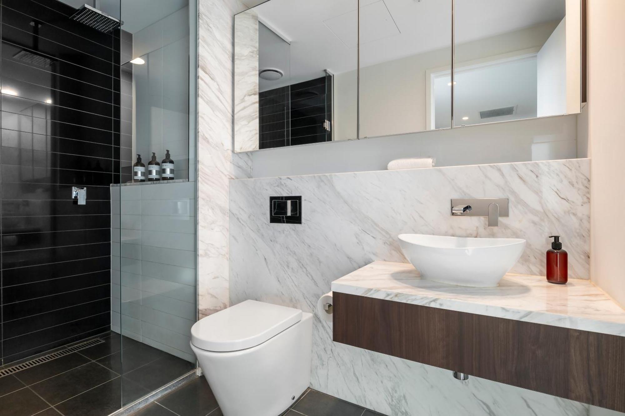 Stylish 1br W Stunning And Bay Views!