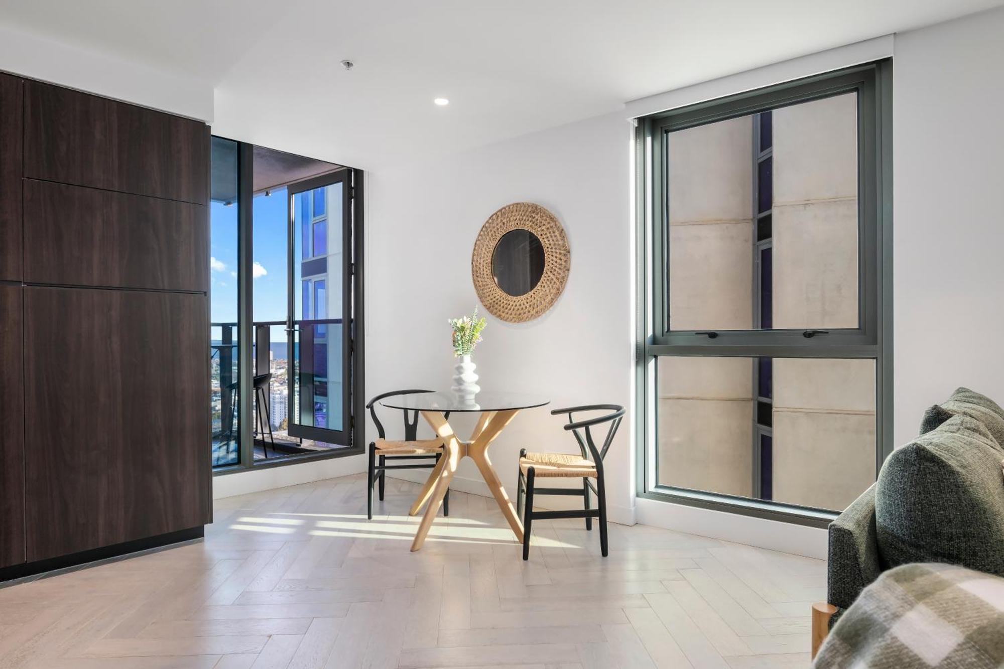 Stylish 1br W Stunning And Bay Views! * Melbourne