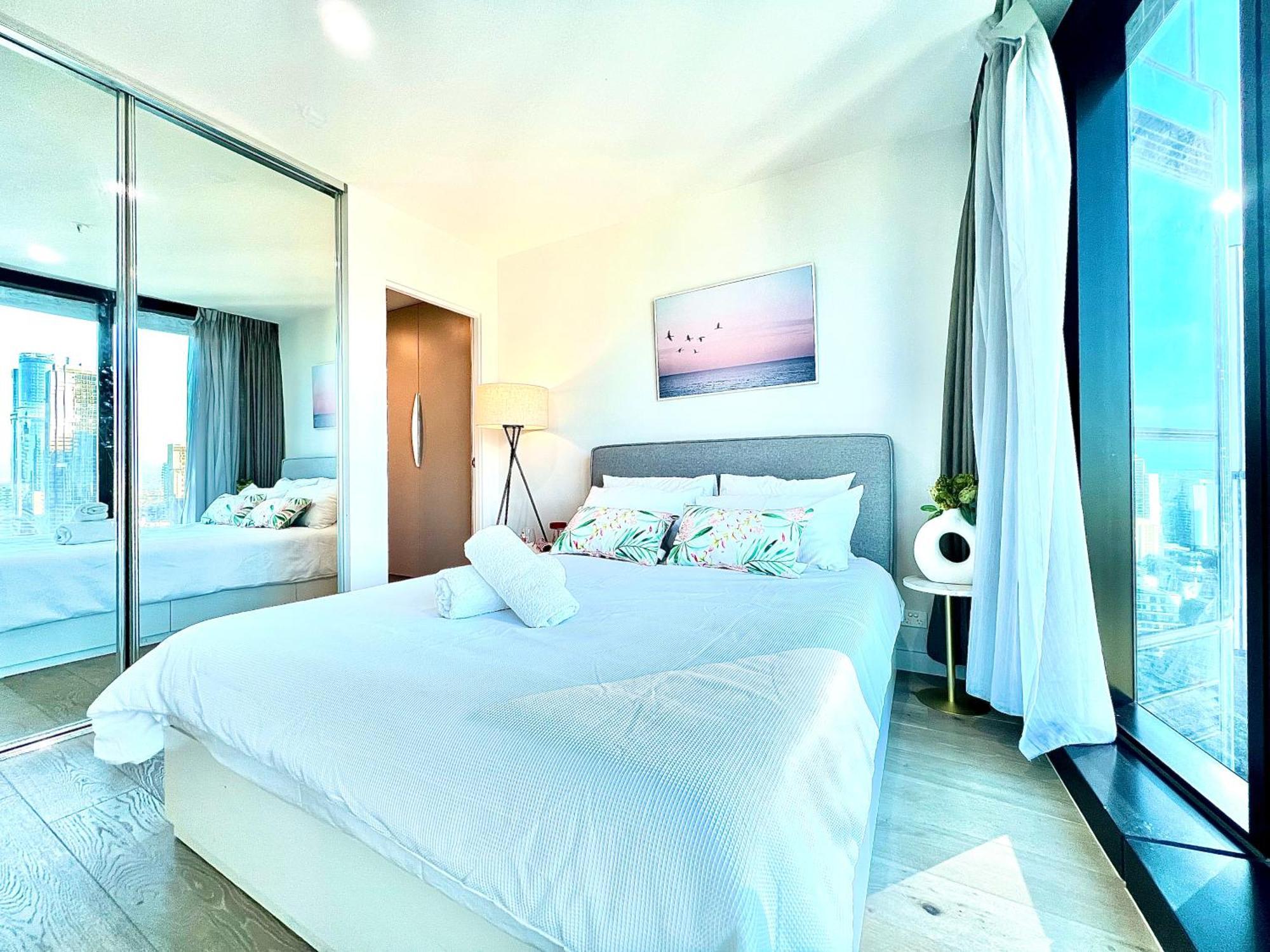 Central 3-bedroom 2 Bathroom 5 Beds Apartment *