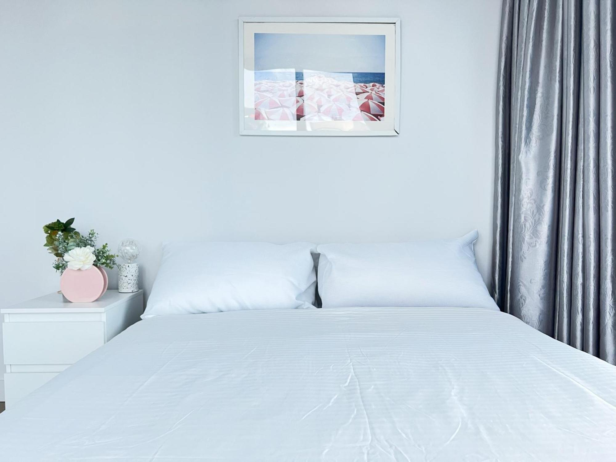 Central 3-bedroom 2 Bathroom 5 Beds Apartment Melbourne
