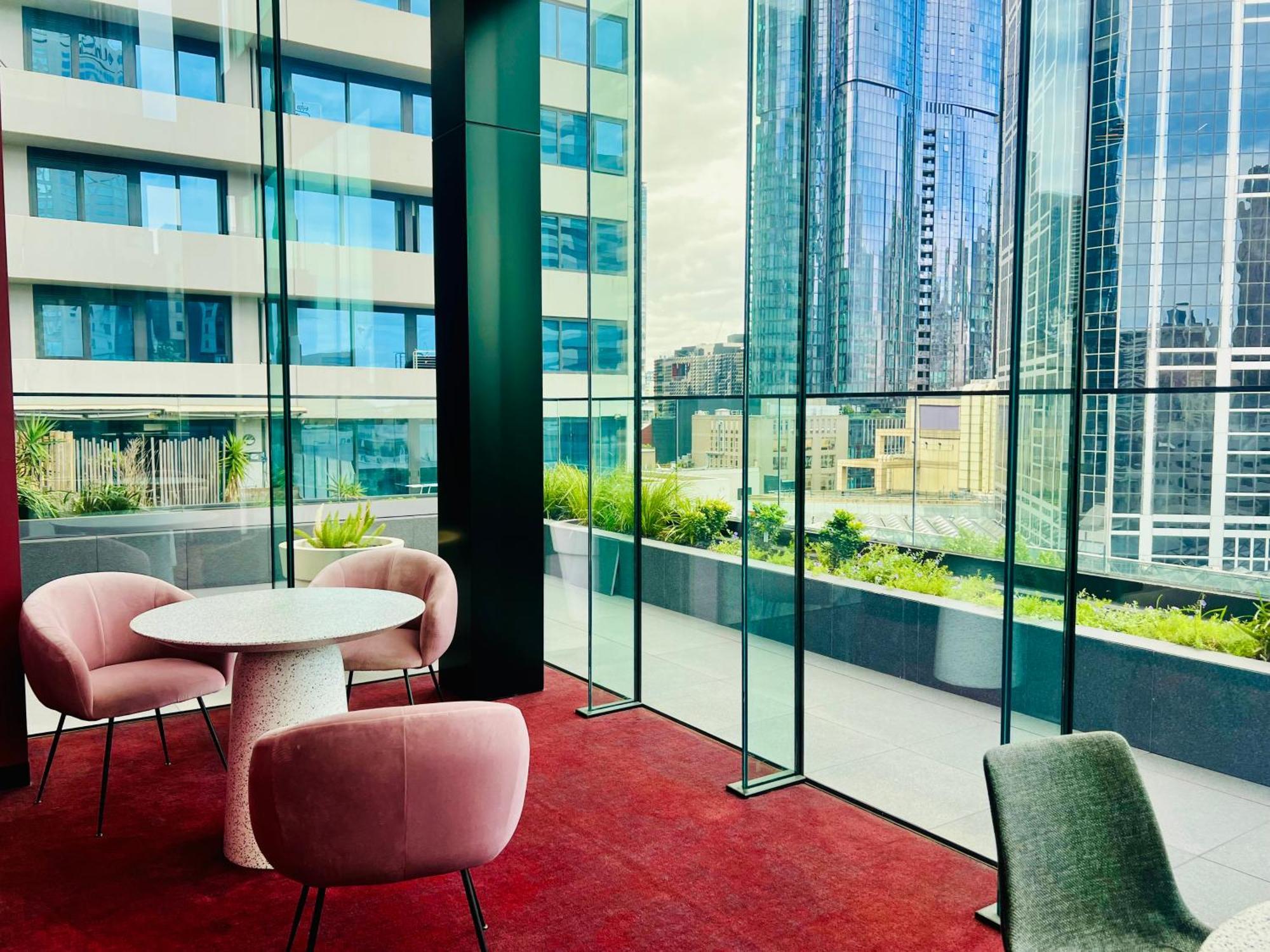 Central 3-bedroom 2 Bathroom 5 Beds Apartment Melbourne