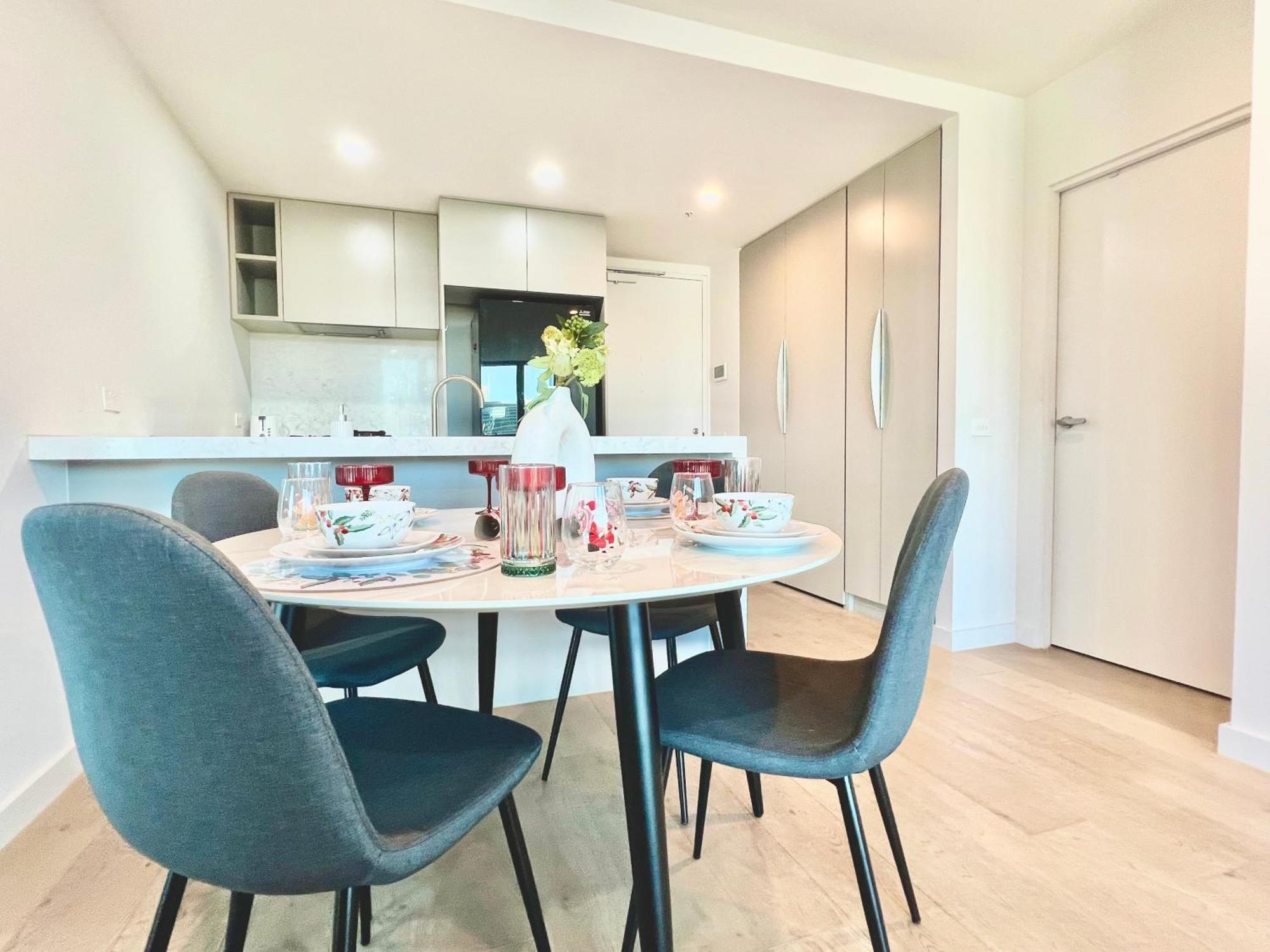 Central 3-bedroom 2 Bathroom 5 Beds Apartment *