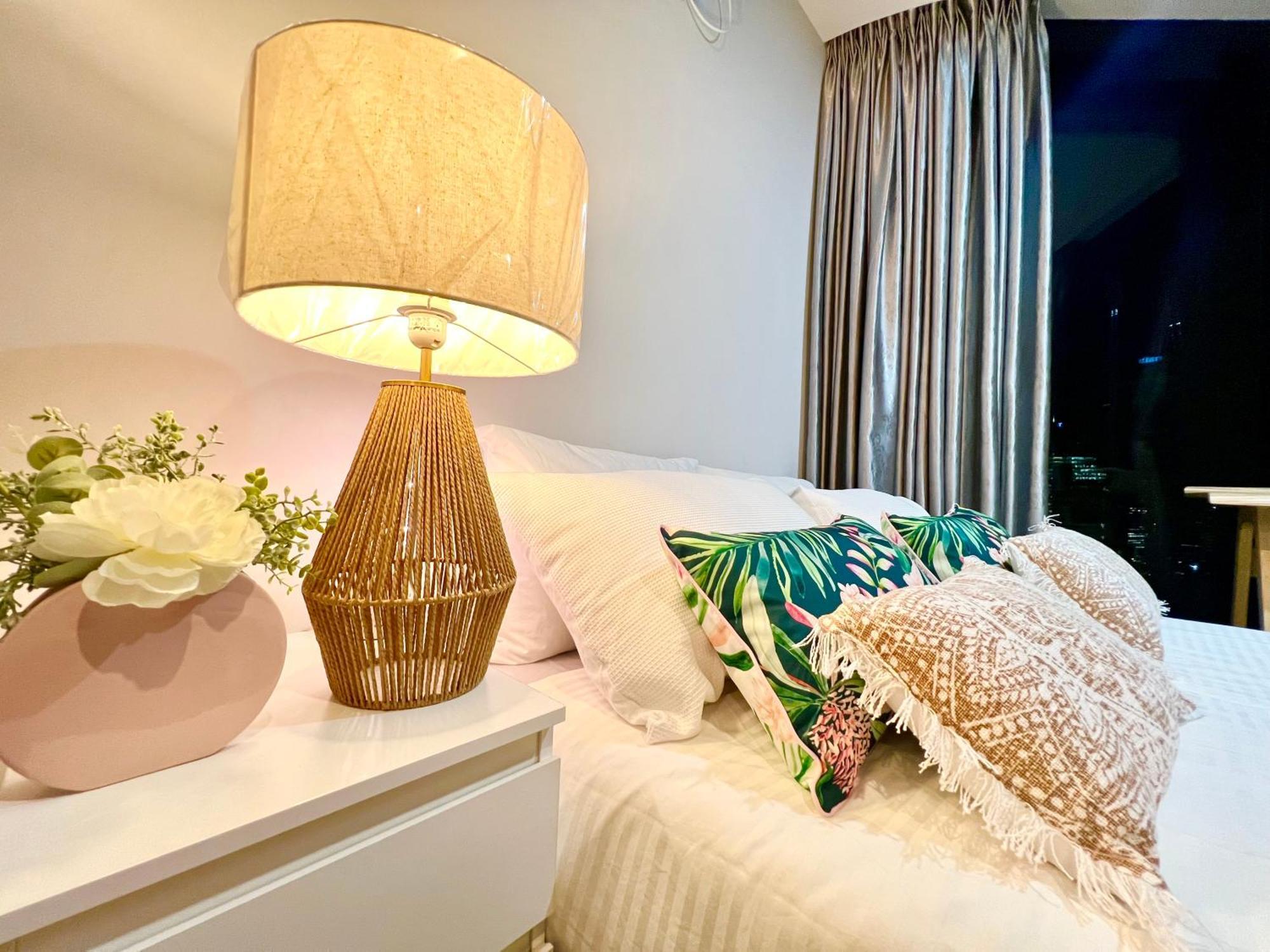 Central 3-bedroom 2 Bathroom 5 Beds Apartment *