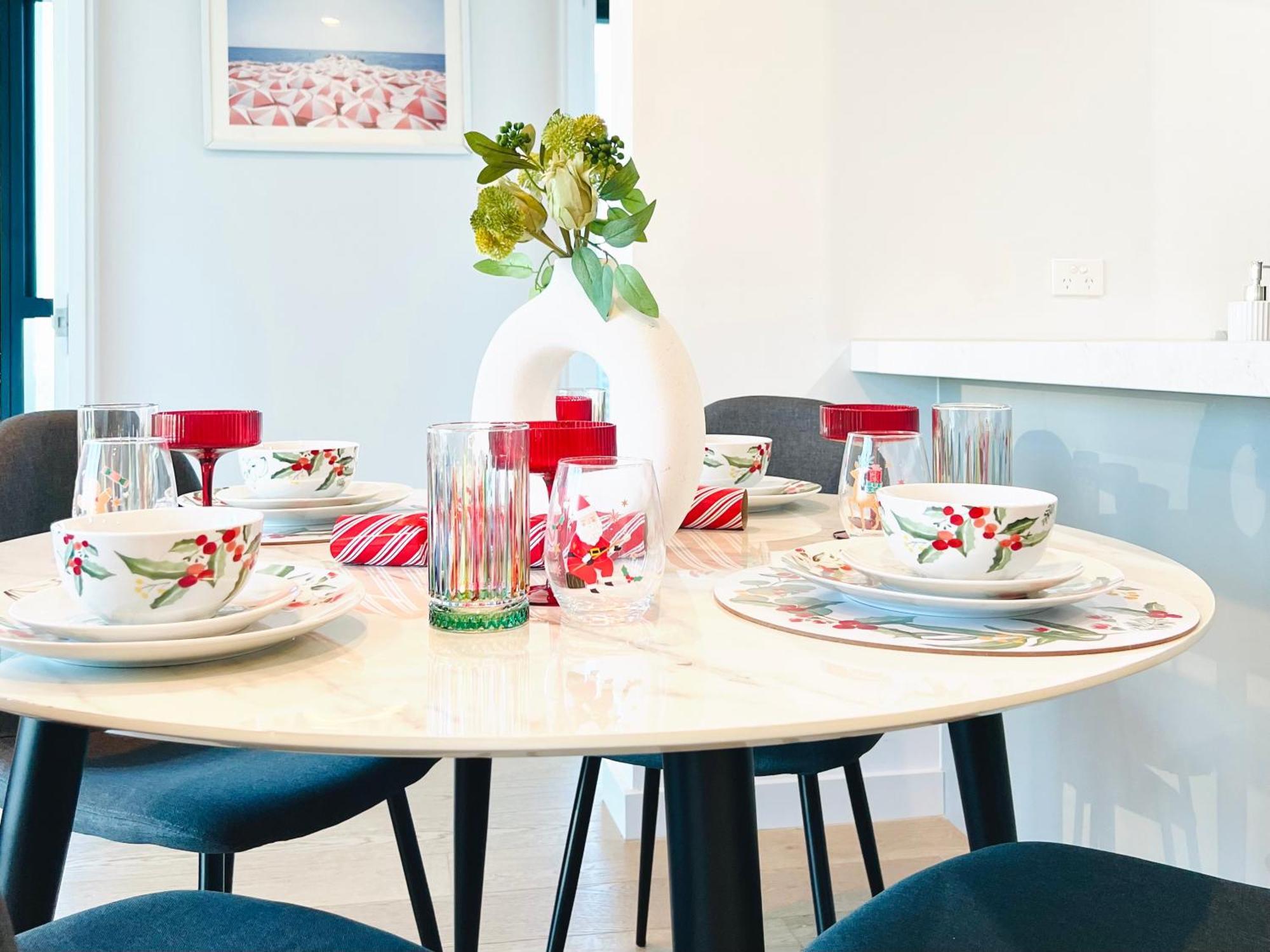 Central 3-bedroom 2 Bathroom 5 Beds Apartment Melbourne