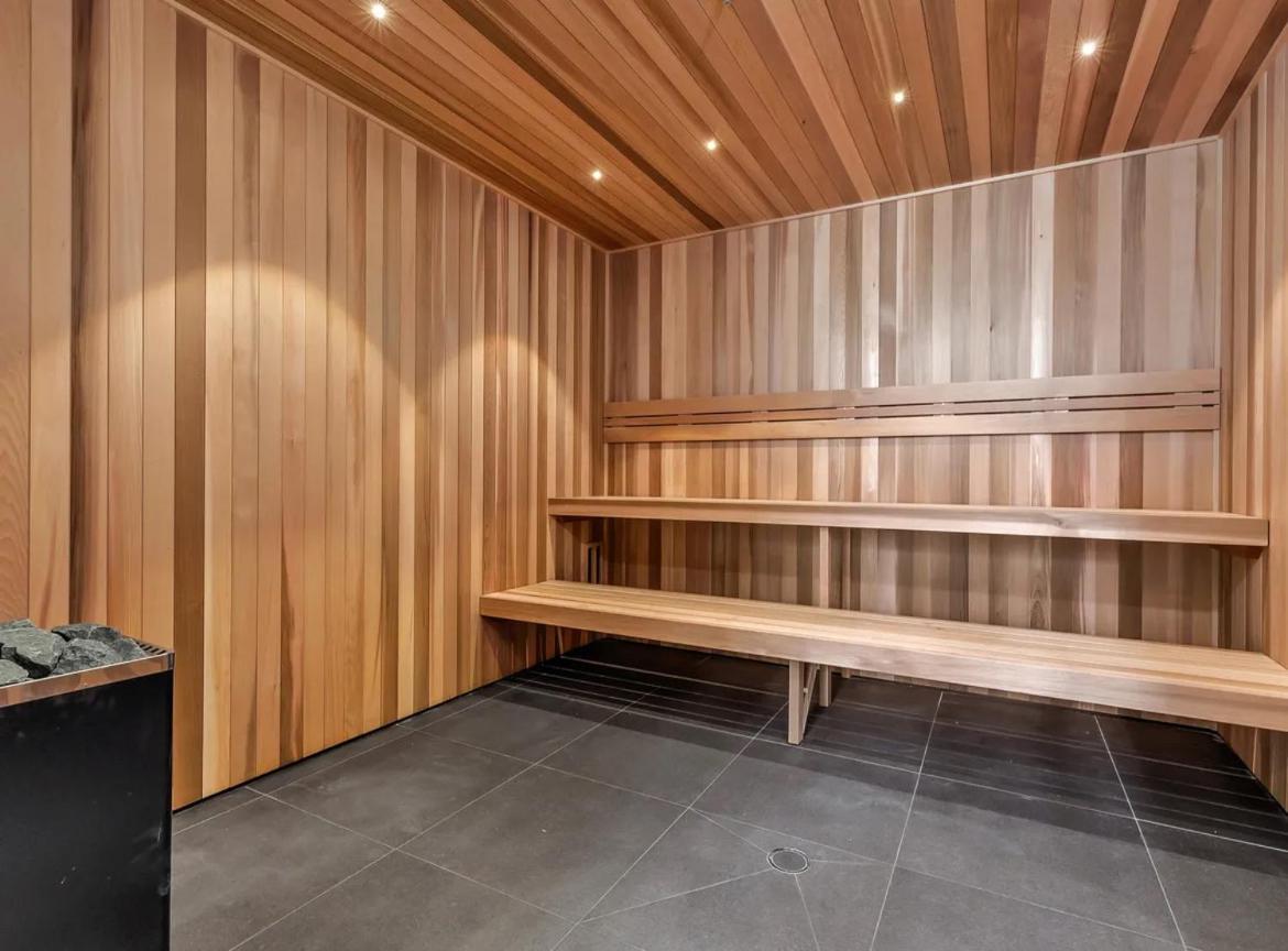 Central 3-bedroom 2 Bathroom 5 Beds Apartment Melbourne