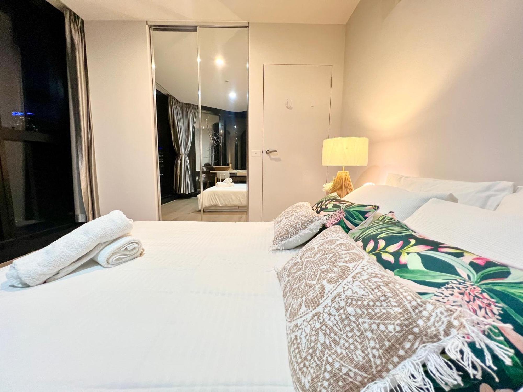 Central 3-bedroom 2 Bathroom 5 Beds Melbourne