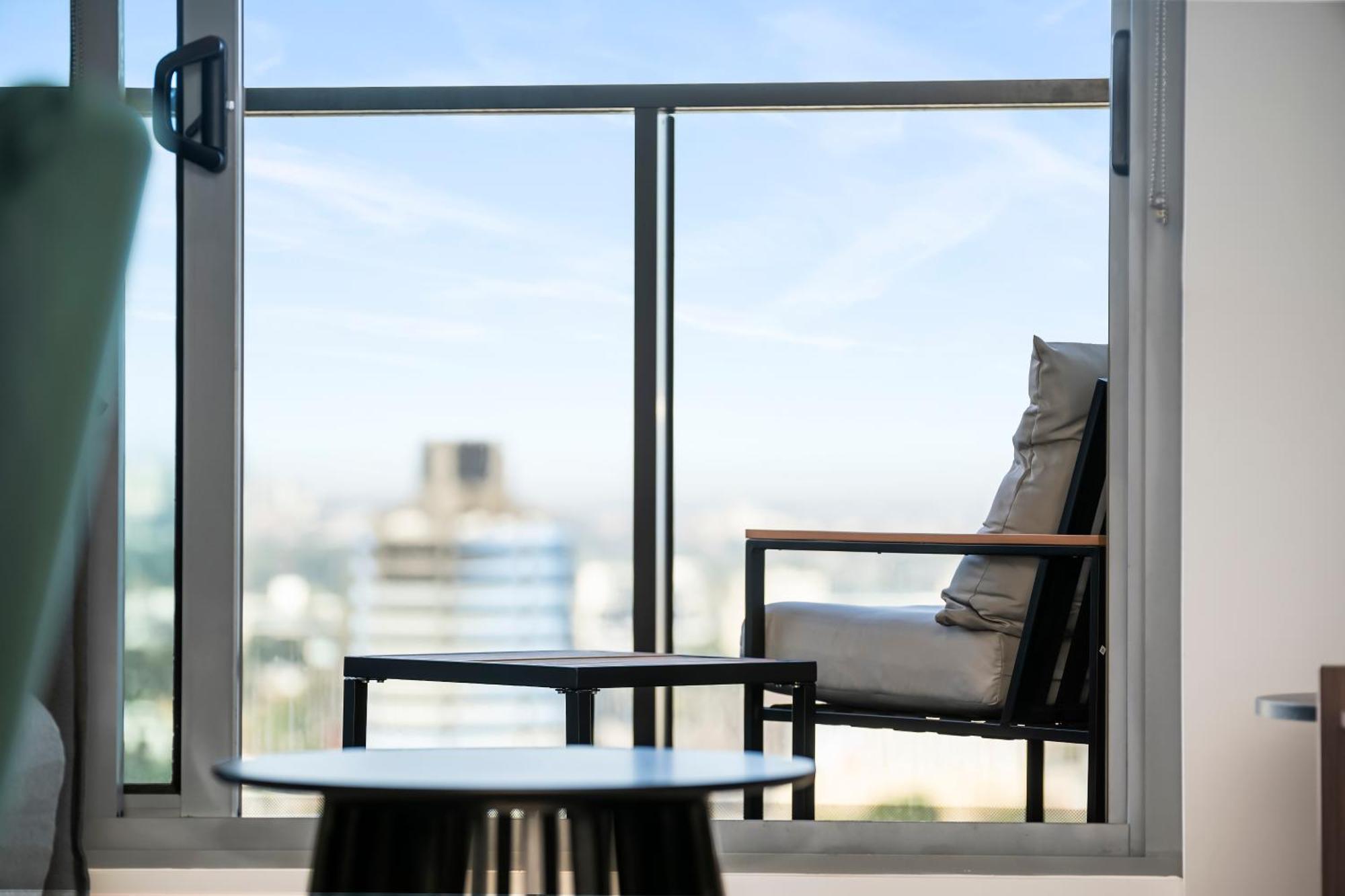 Apartment Southbank 1br With Balcony And Study Desk