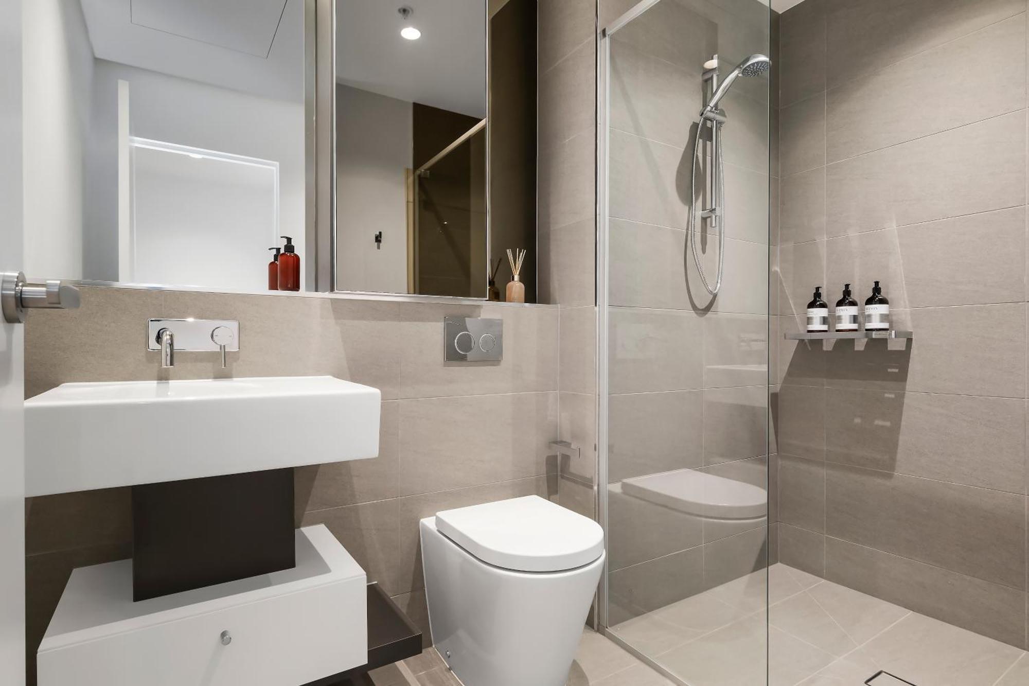 Stunning Cbd Pad Location With Gym, Pool Apartment *