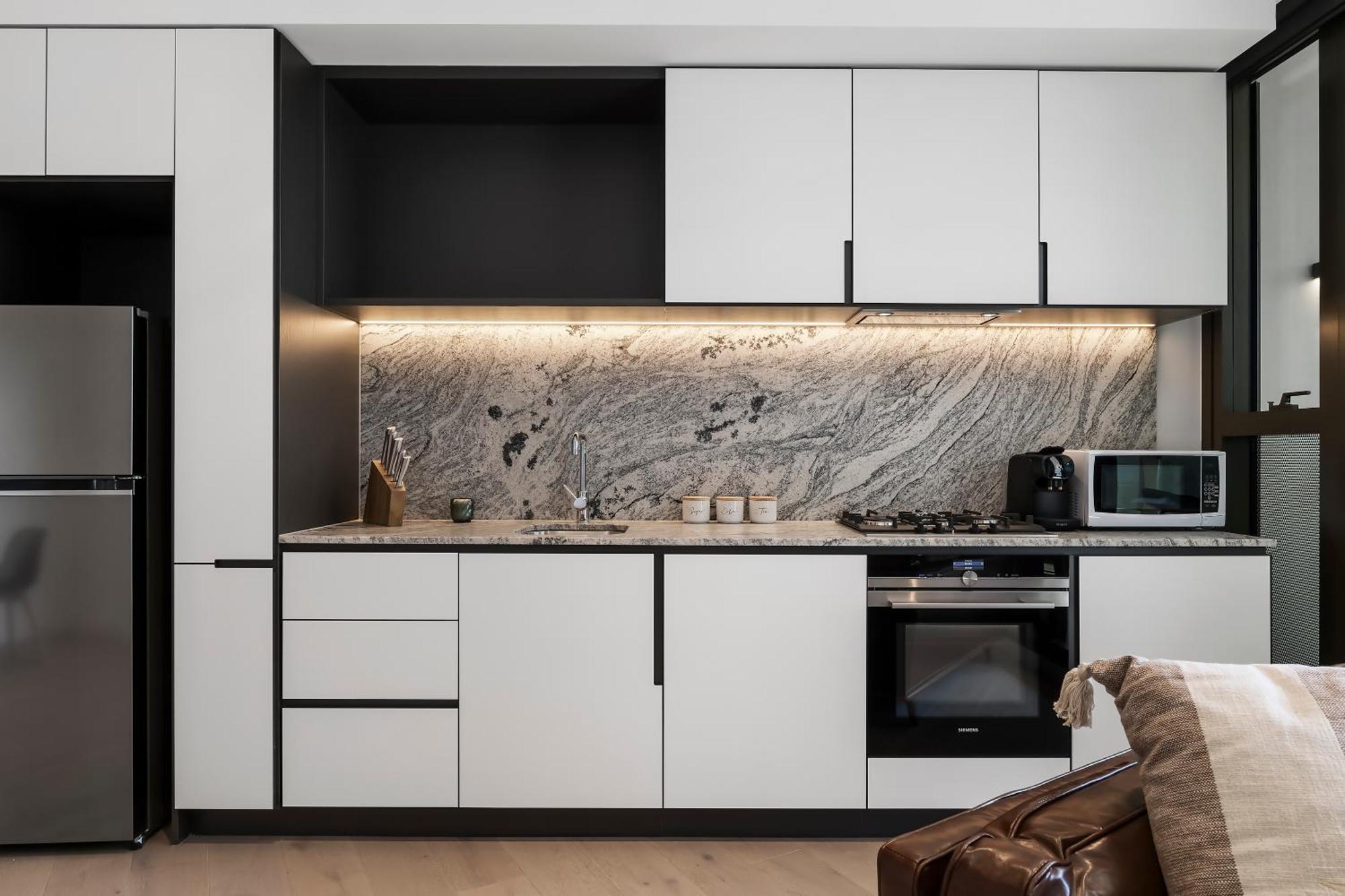 Apartment Stunning Cbd Pad Location With Gym, Pool Melbourne