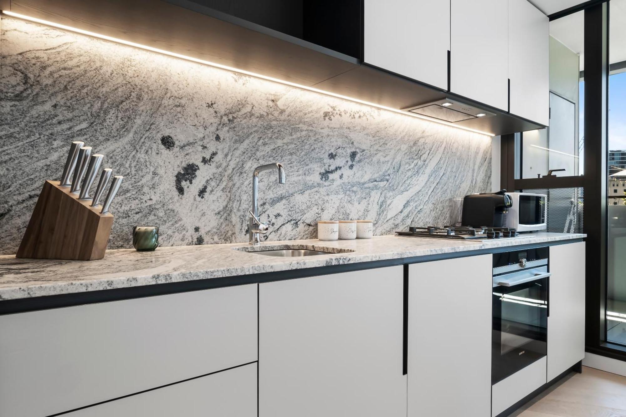 Stunning Cbd Pad Location With Gym, Pool Apartment *