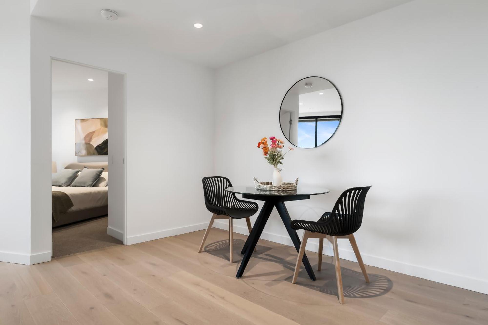 Apartment Stunning Cbd Pad Location With Gym, Pool *