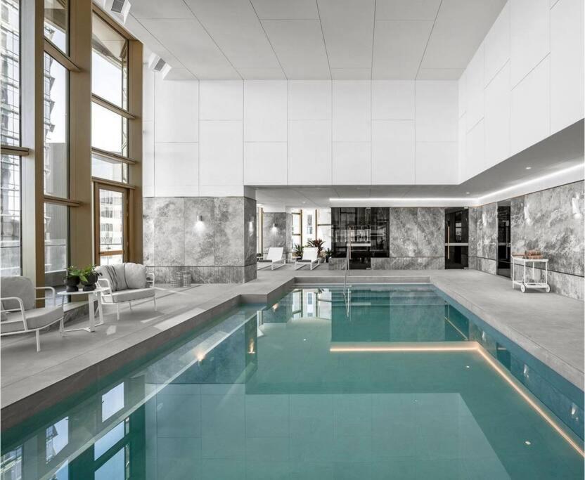 Royal Executive Living Corporate Sky Residence West Side Place *