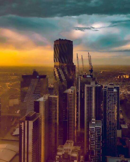 Royal Executive Living Corporate Sky Residence West Side Place