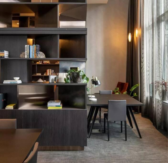 Royal Executive Living Corporate Sky Residence West Side Place