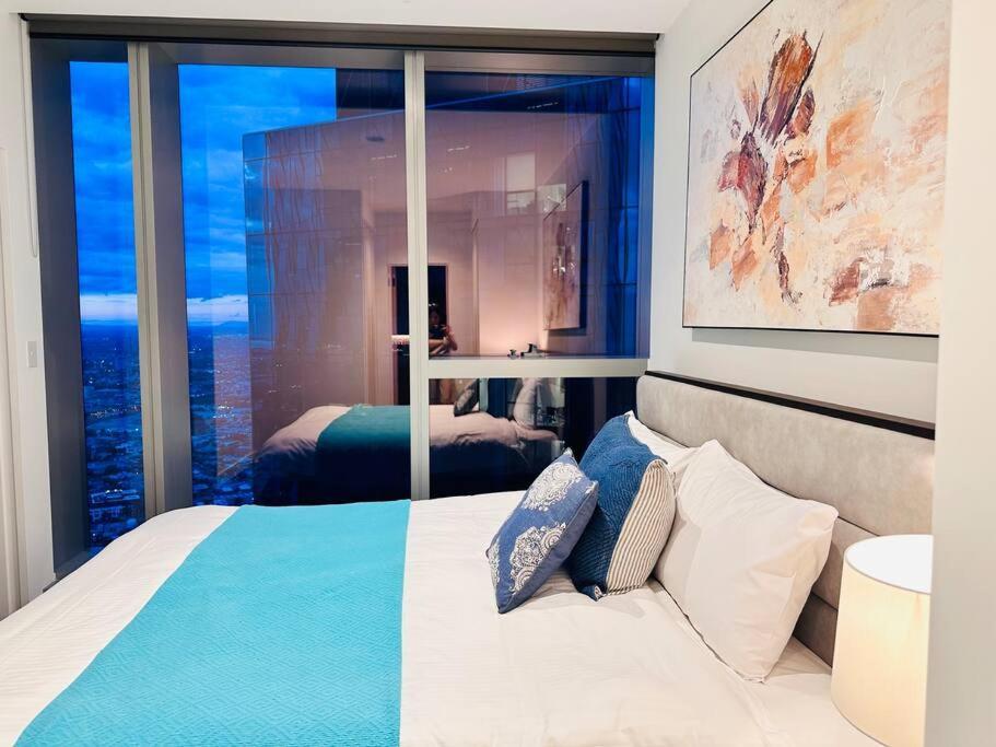 Royal Executive Living Corporate Sky Residence West Side Place Apartment