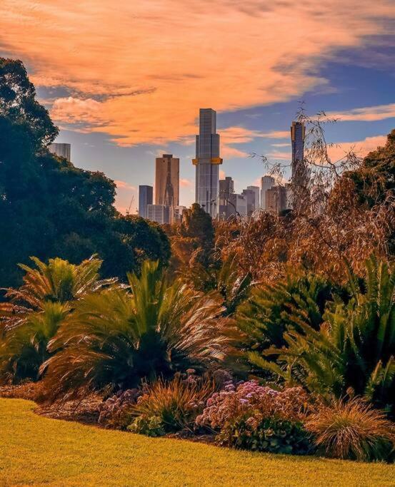 Royal Executive Living Corporate Sky Residence West Side Place * Melbourne