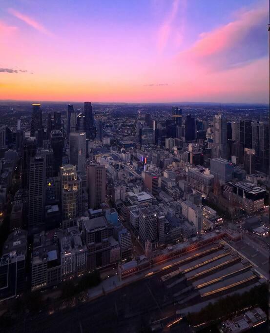 Royal Executive Living Corporate Sky Residence West Side Place *