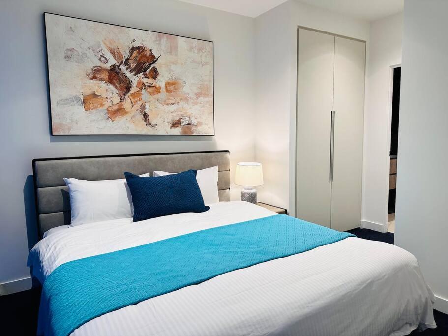 Royal Executive Living Corporate Sky Residence West Side Place *