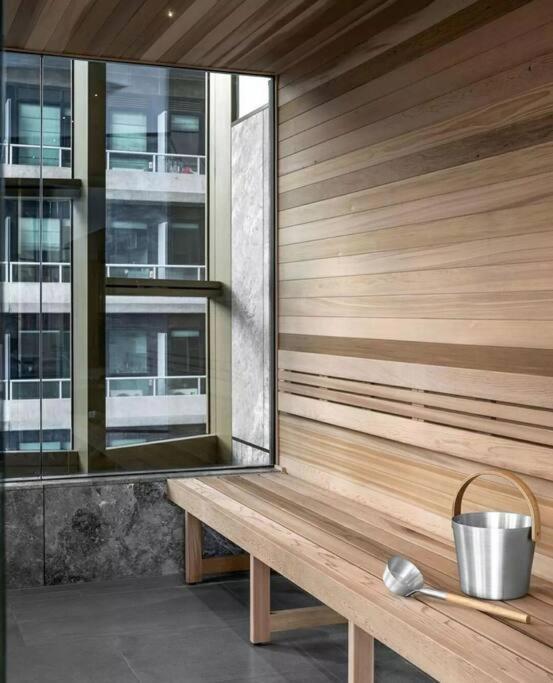 Royal Executive Living Corporate Sky Residence West Side Place