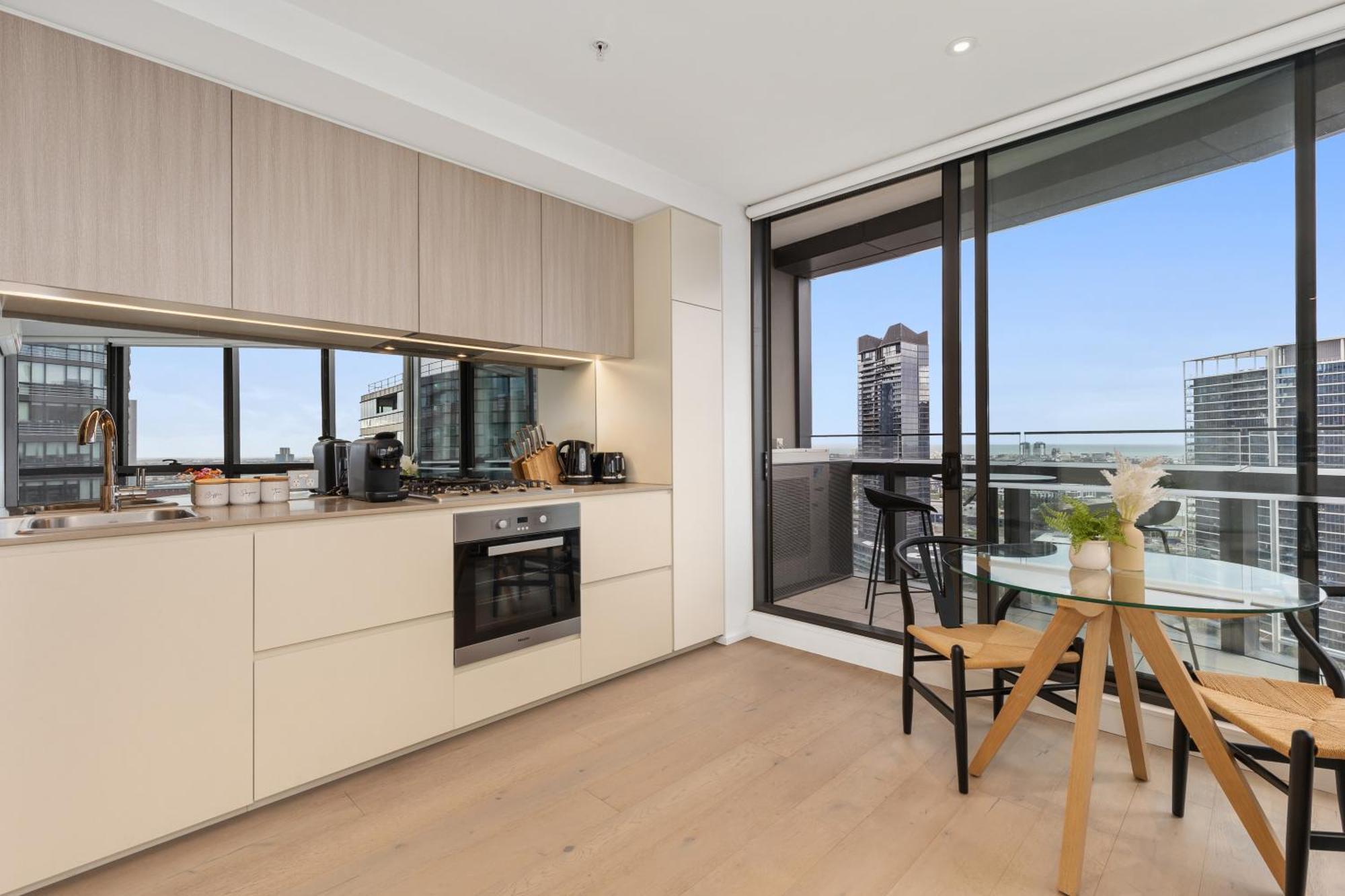 Perfect Docklands 1br With Stunning River Views *