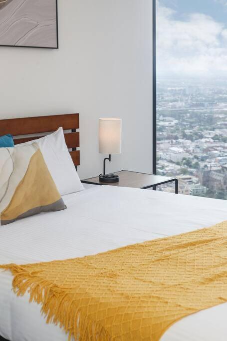 Apartment Breathtaking Views - Spacious 2br Ensuite In Heart Of Cbd *