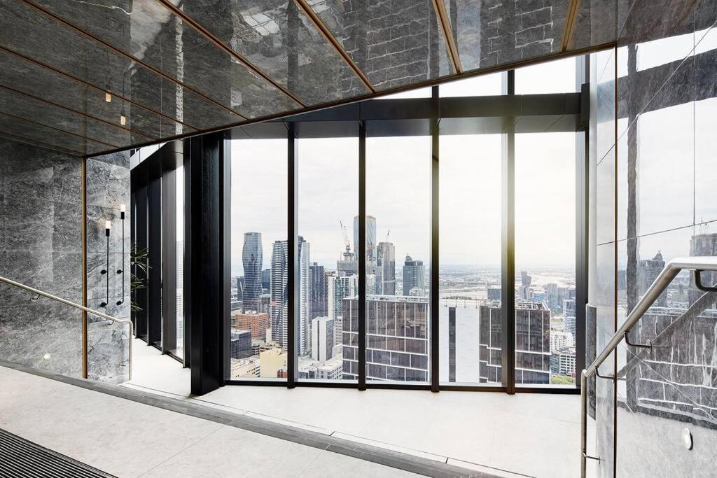 Breathtaking Views - Spacious 2br Ensuite In Heart Of Cbd