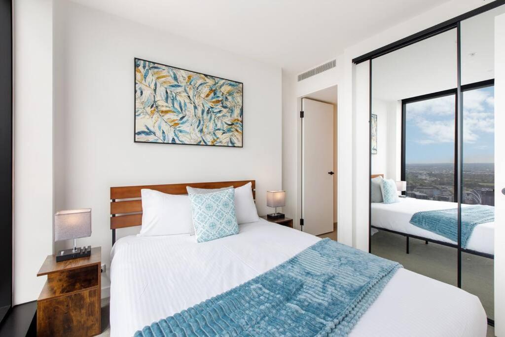 Breathtaking Views - Spacious 2br Ensuite In Heart Of Cbd Apartment