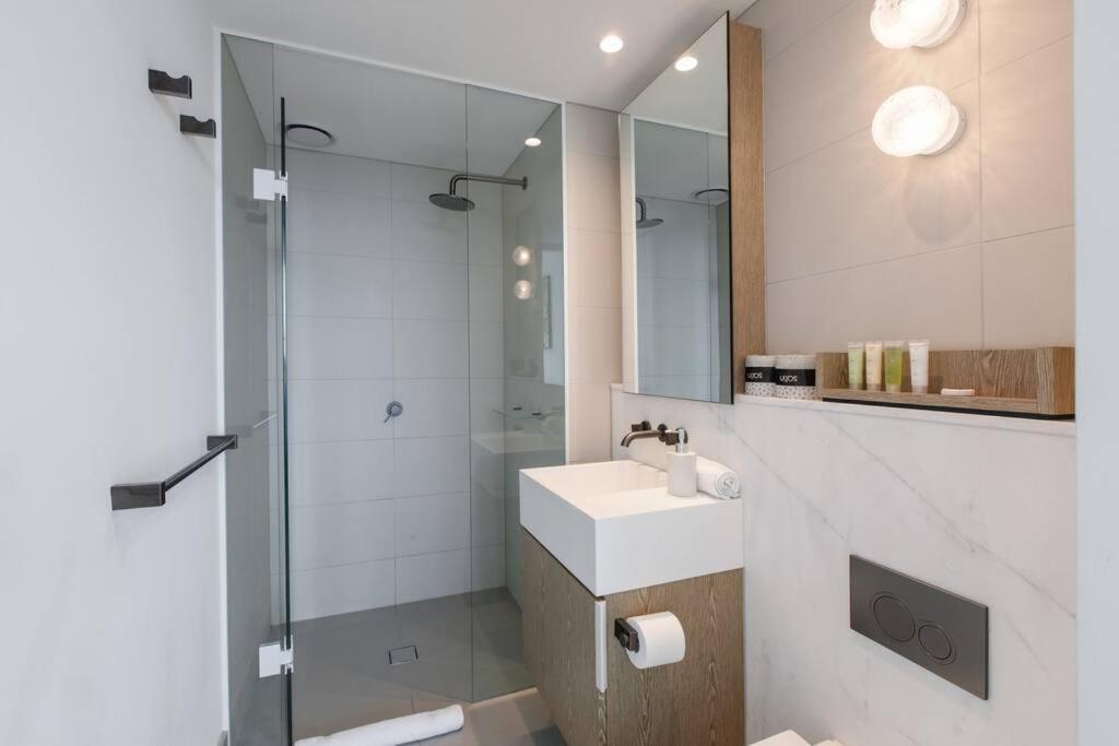 Breathtaking Views - Spacious 2br Ensuite In Heart Of Cbd Apartment
