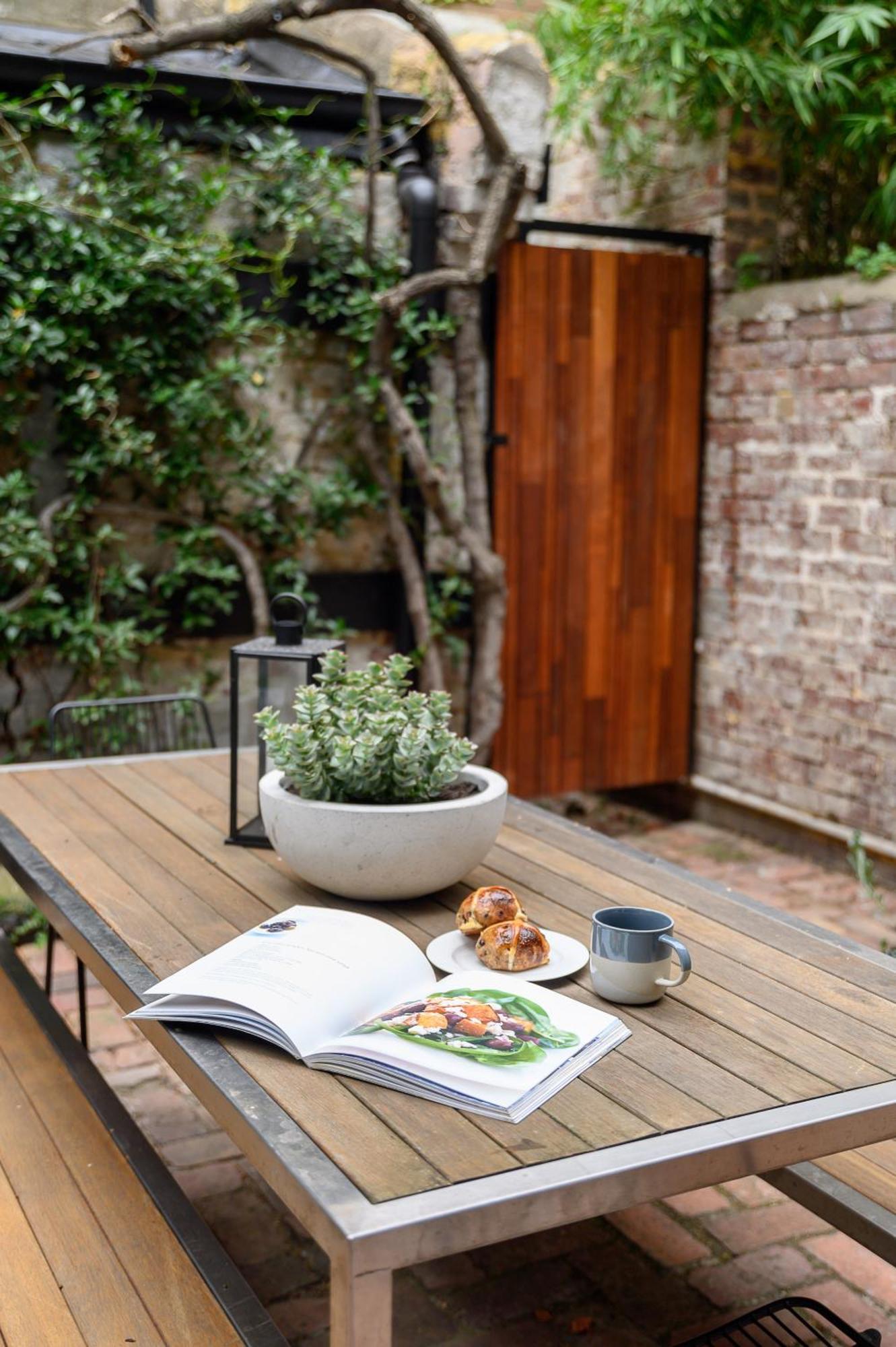 Unique Terrace In Neighbourhood Apartment