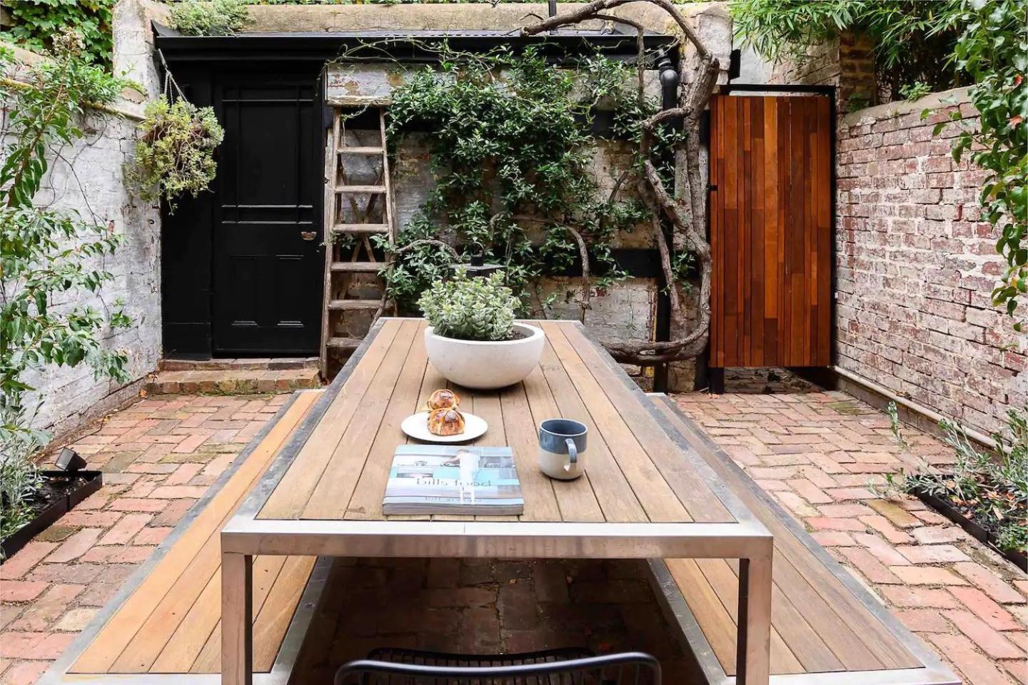 Unique Terrace In Neighbourhood Melbourne