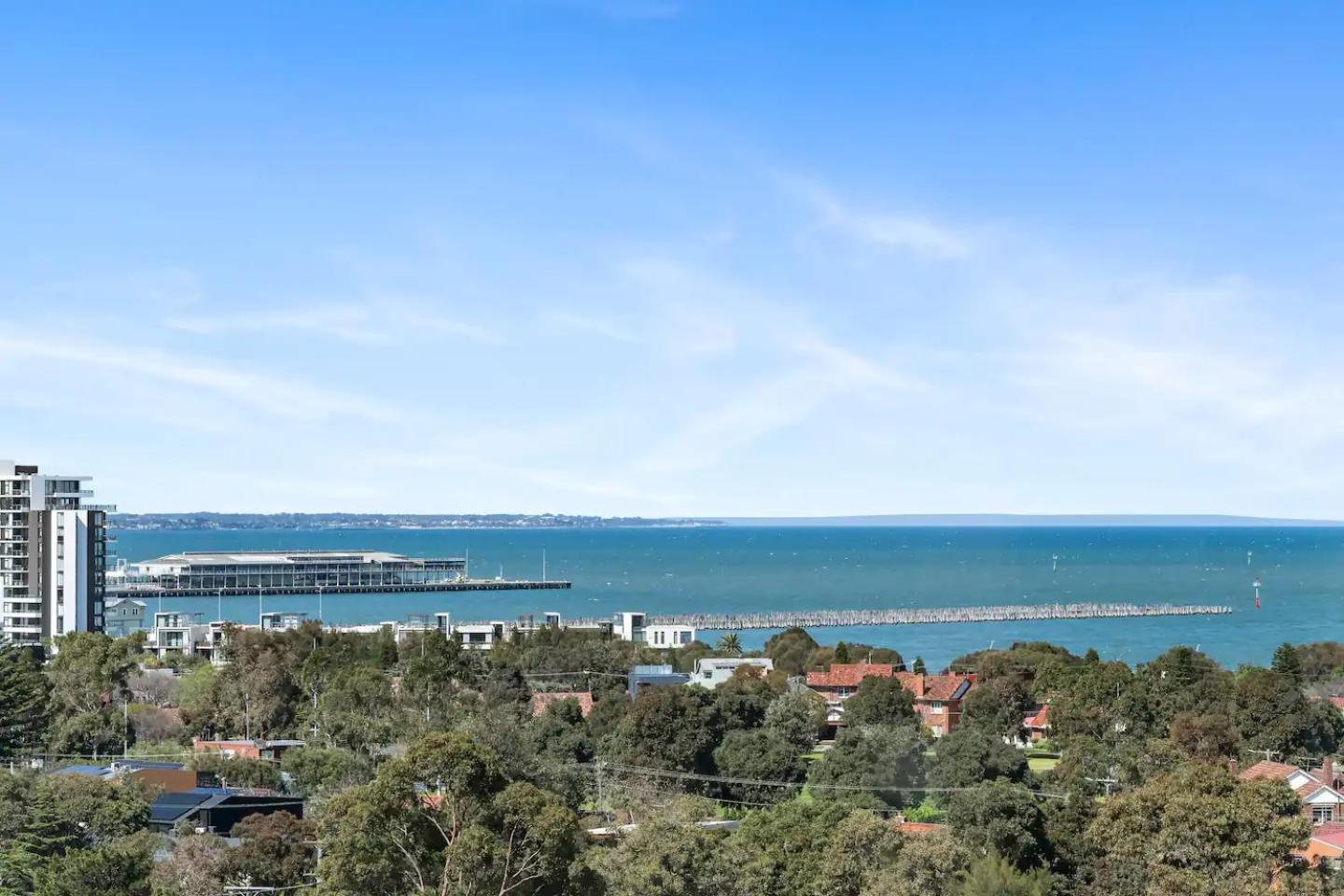 Gorgeous 3br W Stunning Bay Views And 2 Car Park *