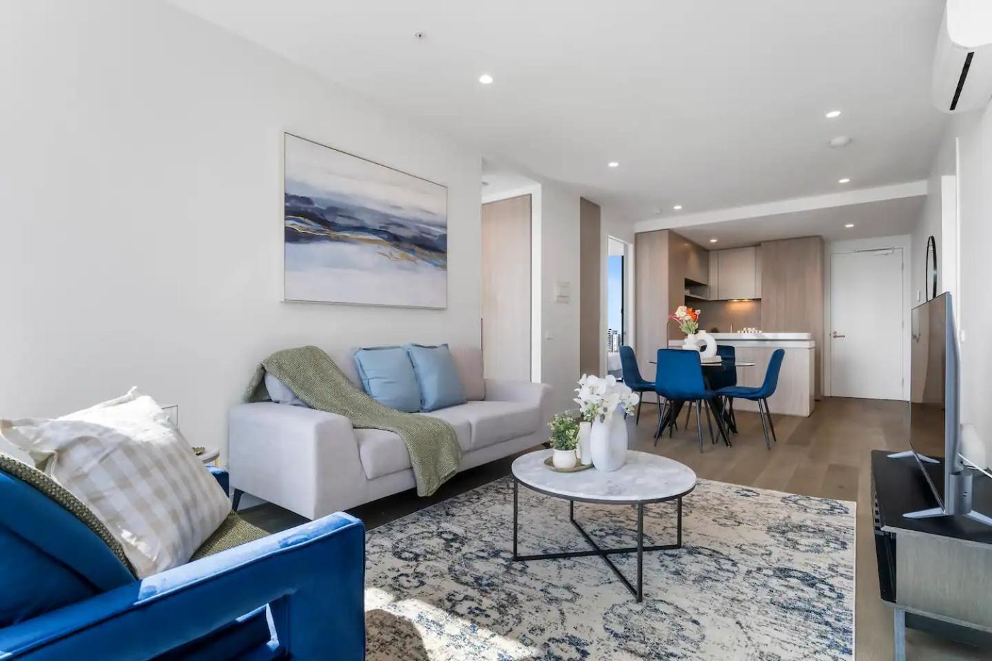 Gorgeous 3br W Stunning Bay Views And 2 Car Park