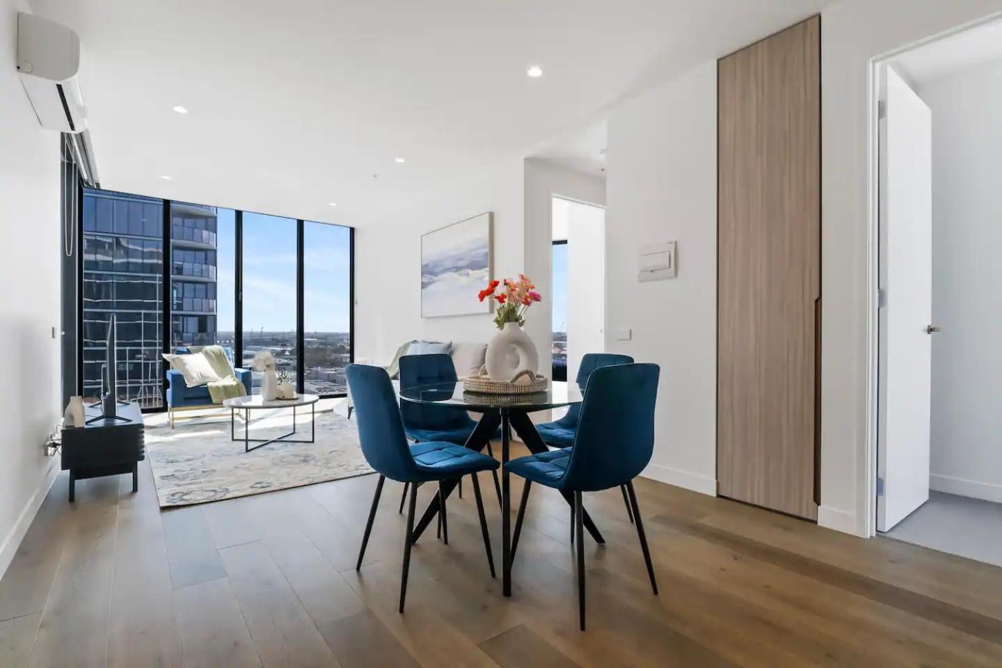 Gorgeous 3br W Stunning Bay Views And 2 Car Park Apartment *