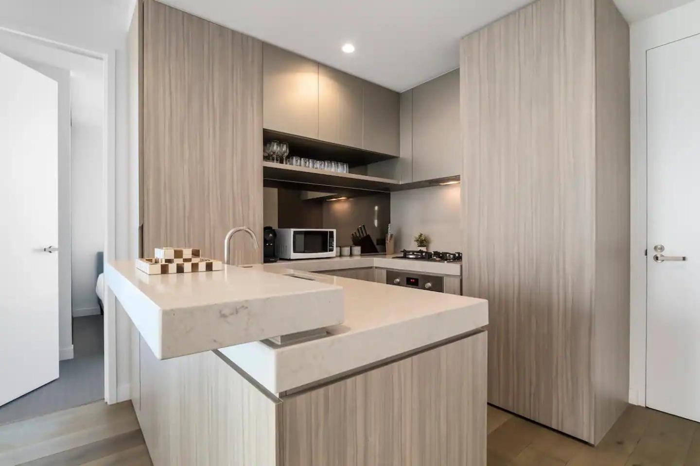 Gorgeous 3br W Stunning Bay Views And 2 Car Park Apartment