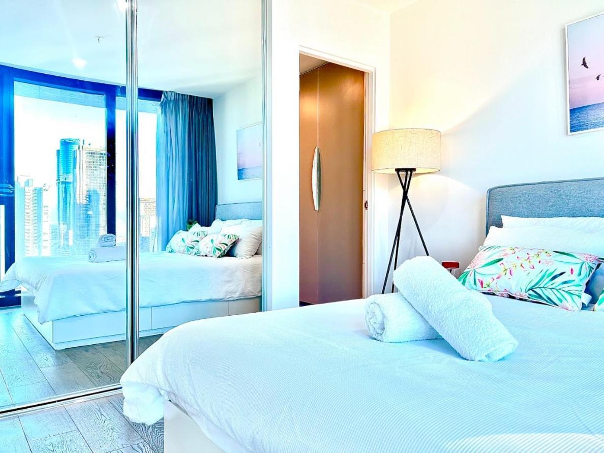 Cbd Central 3-bedroom 2 Baths 5 Beds Pool Sauna Gym Carpark City Sky View Melbourne