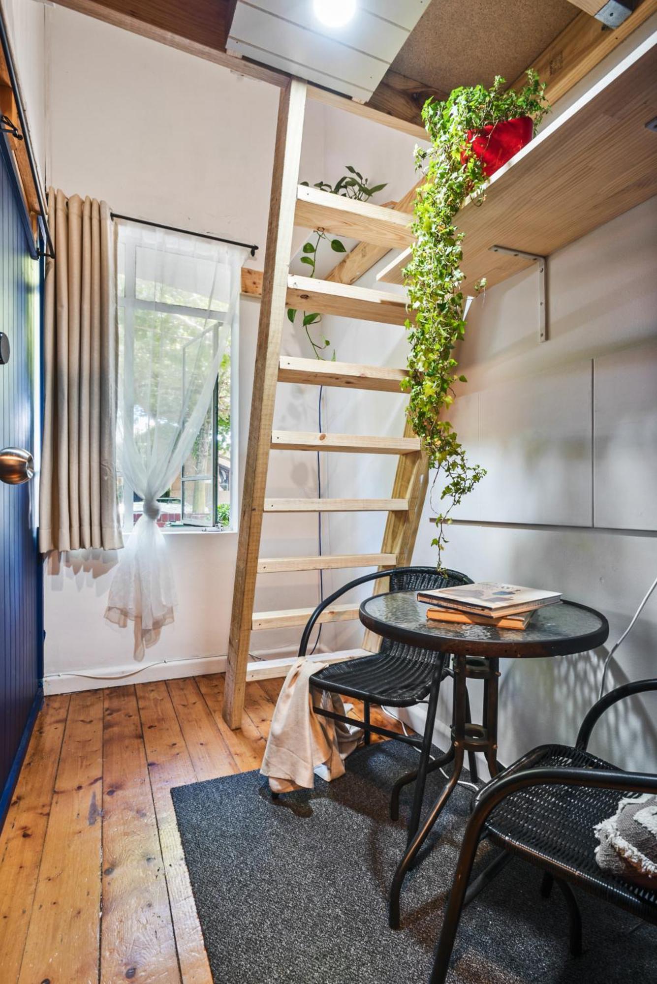Carlton- Loft To 2bedroom Lofts-2-4pax 12mins *
