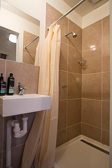 Apartment Carlton- Loft To 2bedroom Lofts-2-4pax 12mins