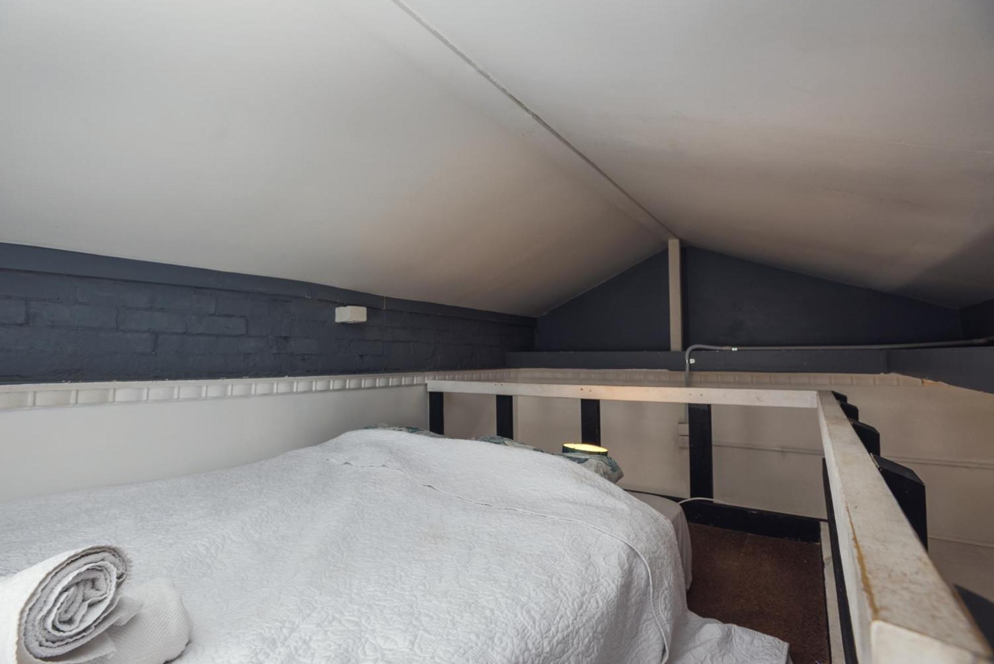 Carlton- Loft To 2bedroom Lofts-2-4pax 12mins Apartment