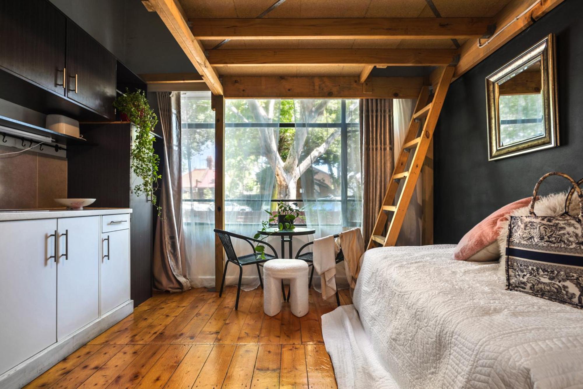 Carlton- Loft To 2bedroom Lofts-2-4pax 12mins Apartment *