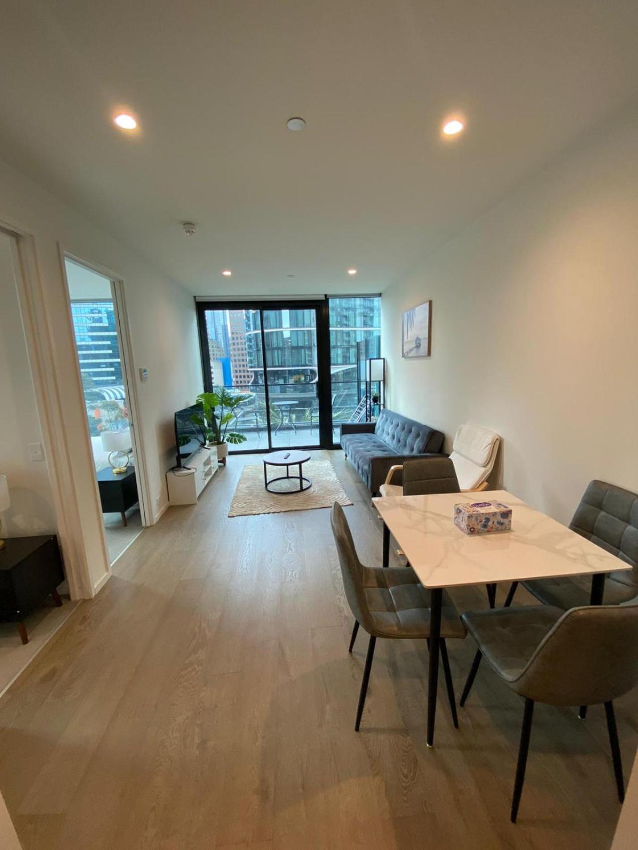 Style Featuring Luxury Facilities - Sleeps 5 *