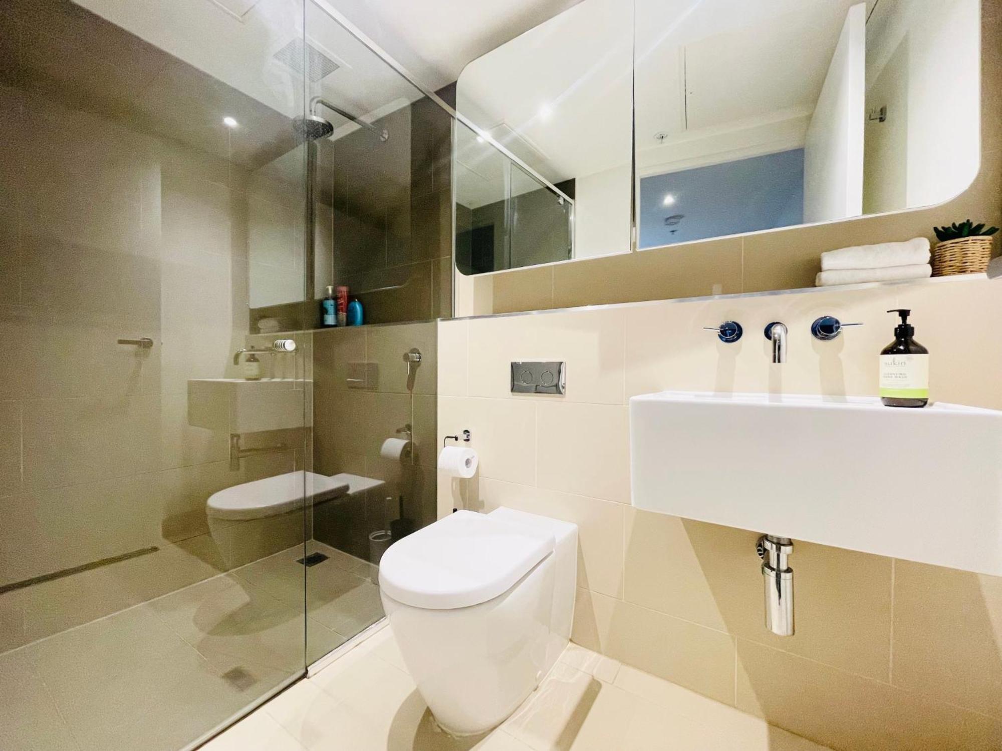 Mega Style Swanston Square Apartment