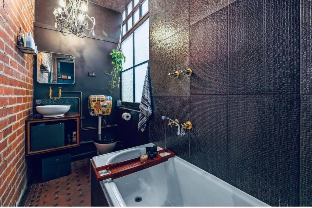 Apartment Stunning Art Deco *