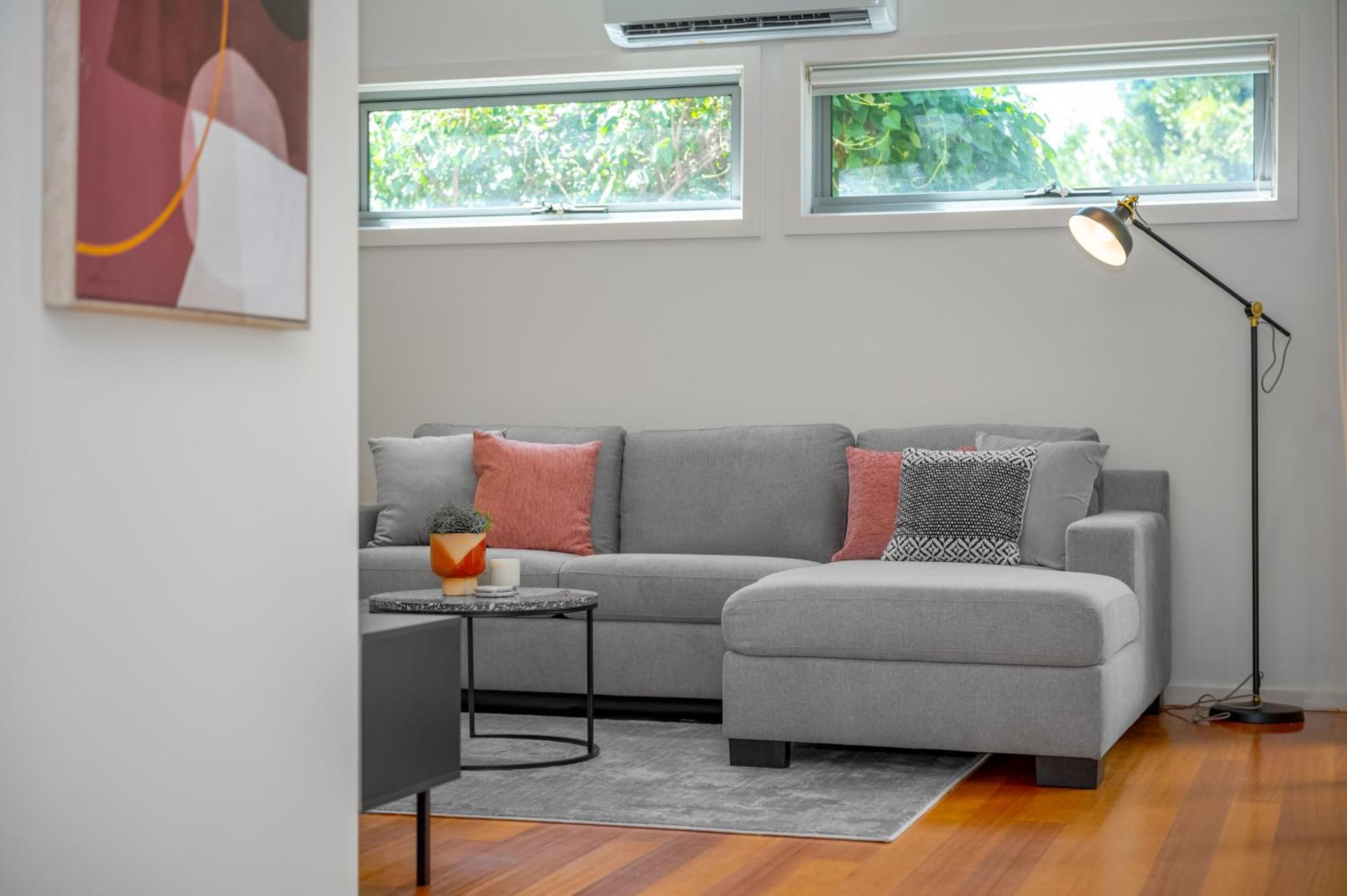 Relaxing Getaway Oasis With Patio In Charming Kew