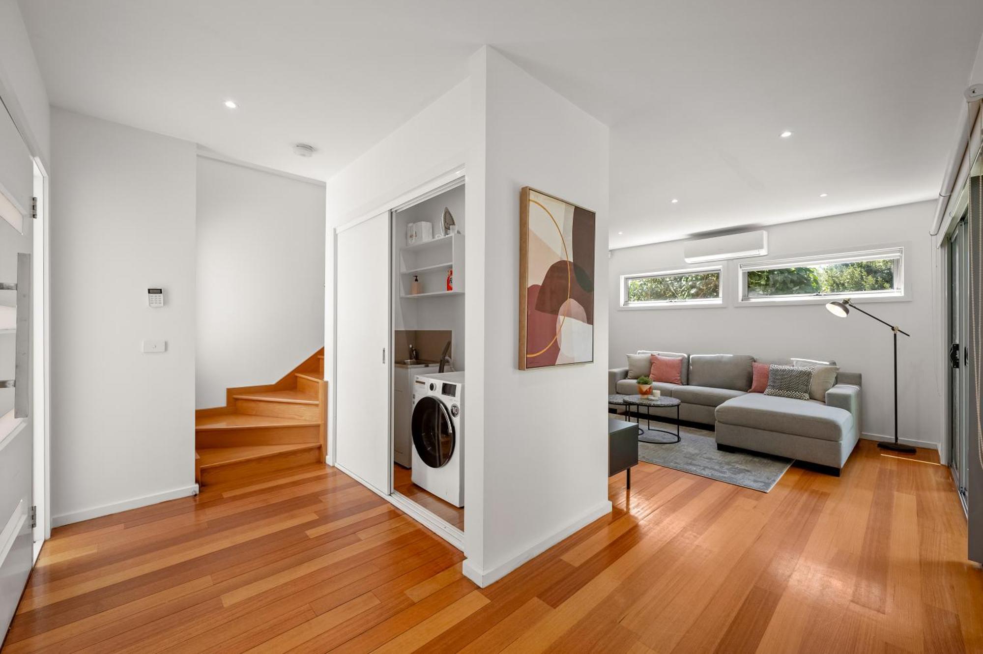 Holiday home Relaxing Getaway Oasis With Patio In Charming Kew *