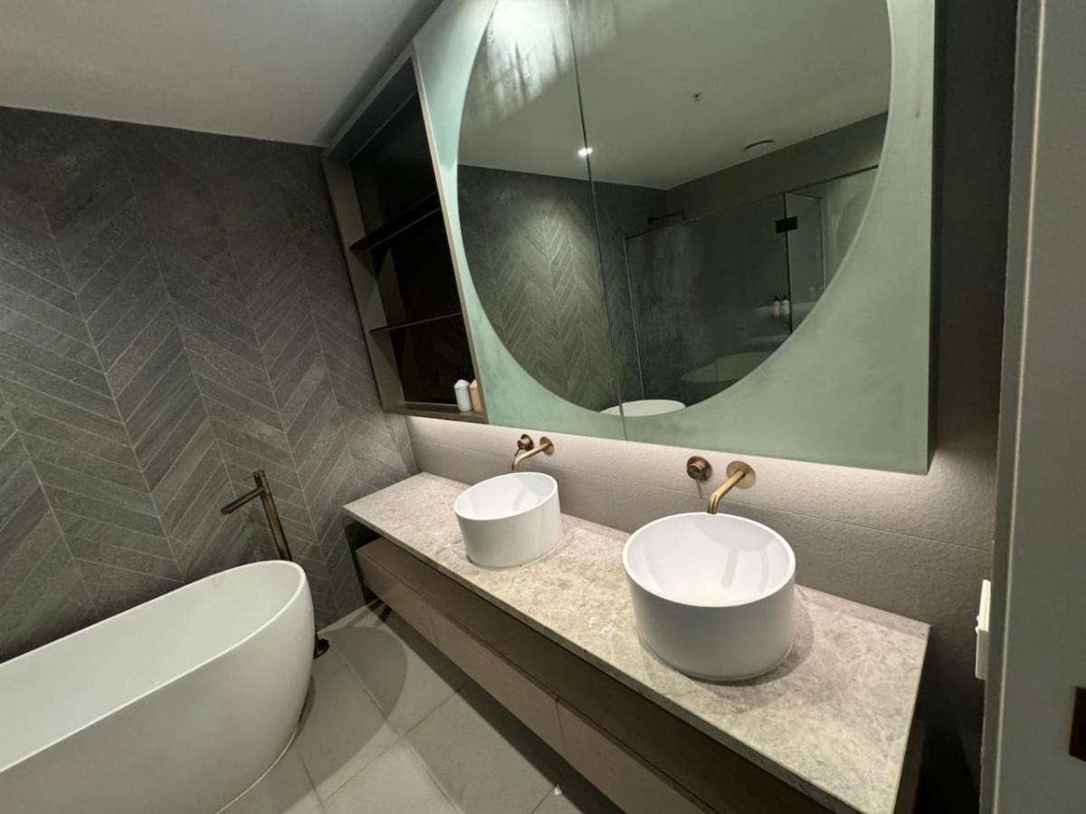 Meets Bay I Style I 4-level I Rooftop Holiday home *