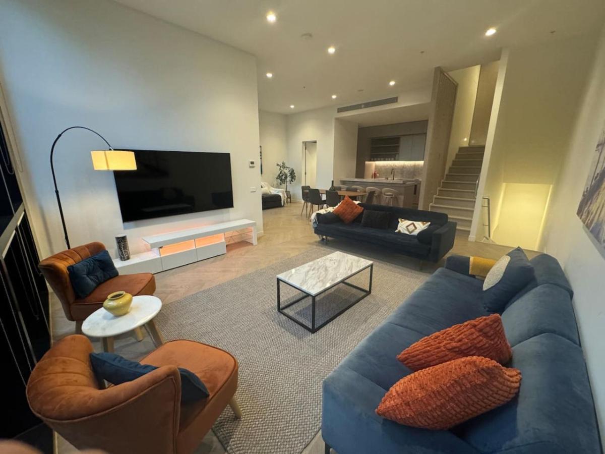 Meets Bay I Style I 4-level I Rooftop Holiday home *