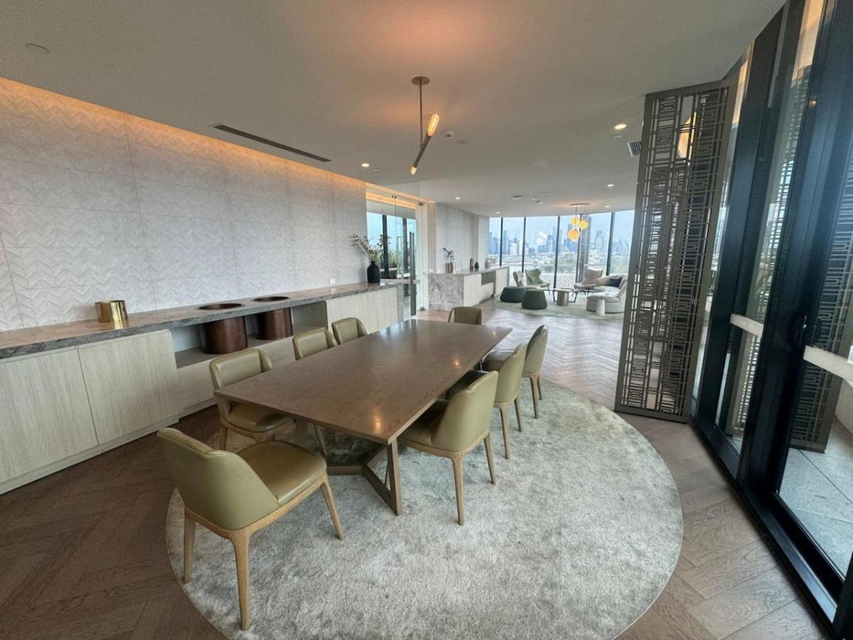 Meets Bay I Style I 4-level I Rooftop Holiday home