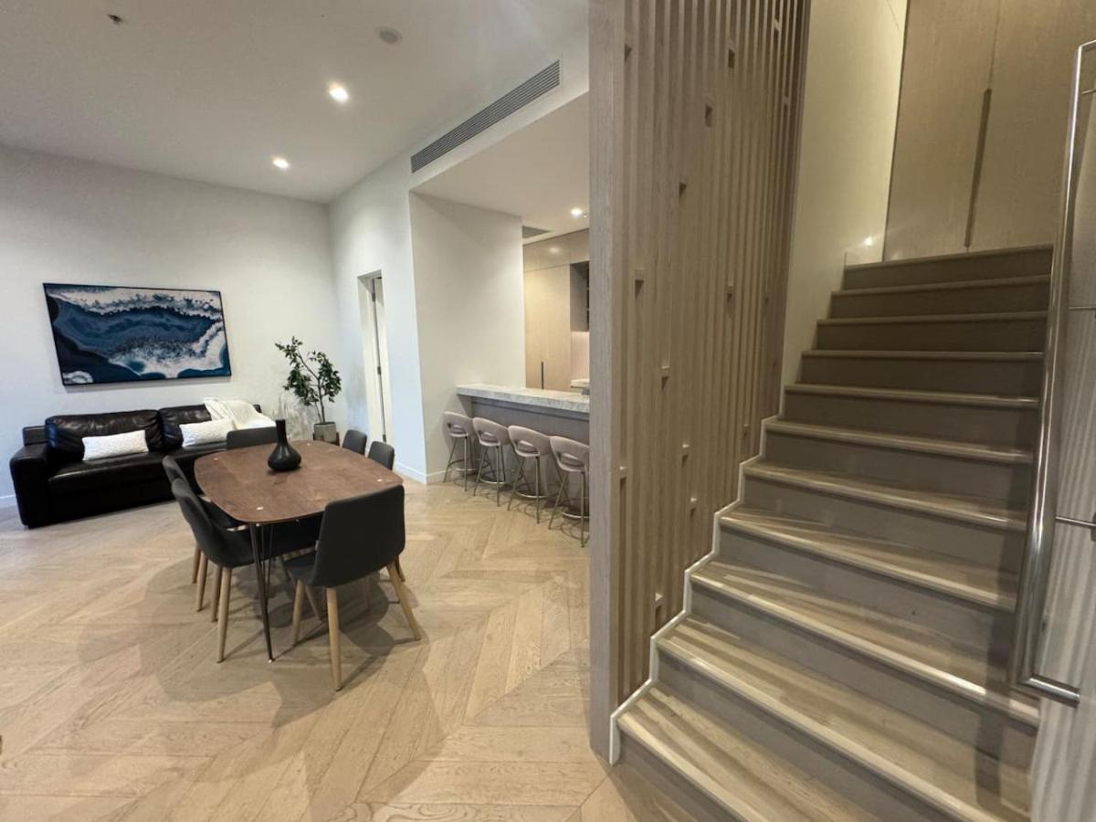 Meets Bay I Style I 4-level I Rooftop Holiday home