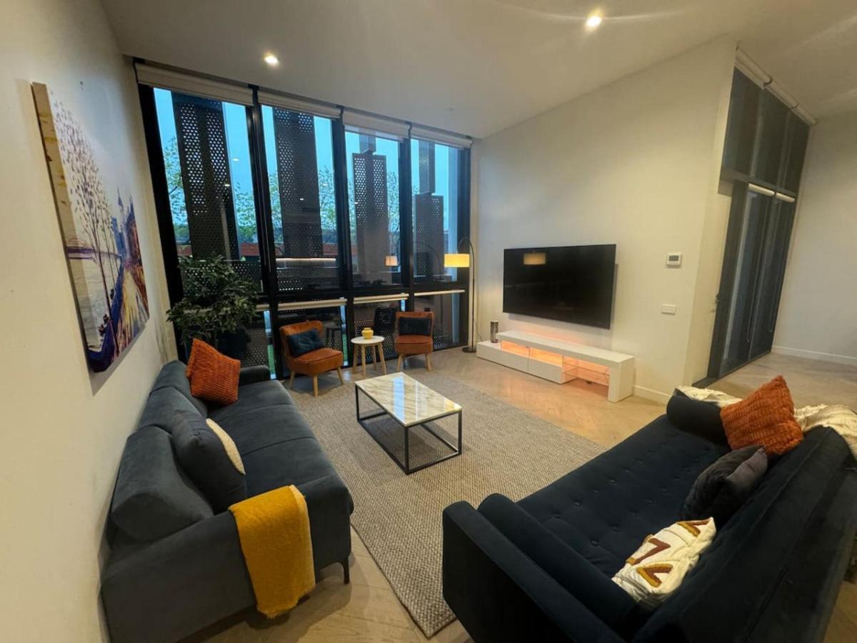 Meets Bay I Style I 4-level I Rooftop Holiday home *
